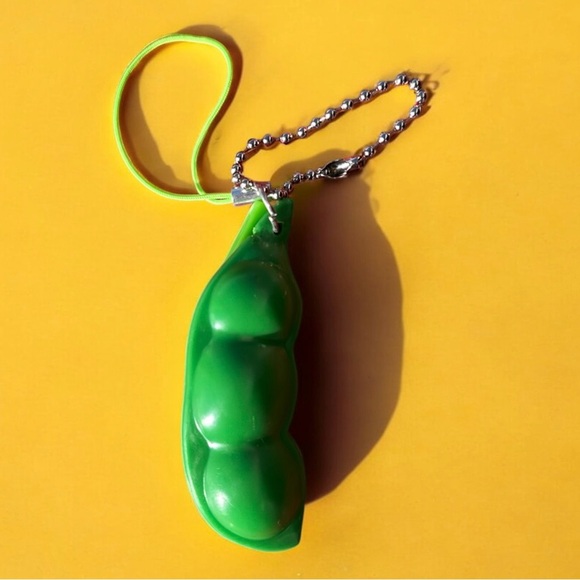 New🌱 Cute Edamame Pea Stress Relief Toy Keychain Squeeze Away Anxiety & Tension - Picture 1 of 5